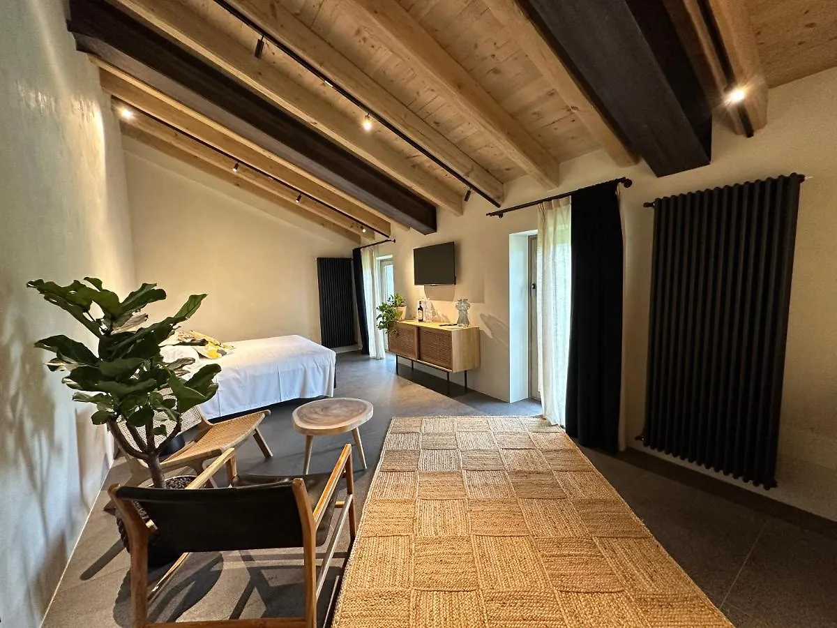 Corte Vallio Bed & Breakfast Desenzano del Garda Italy