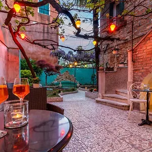https://hotel-casa-boccassini.hotelslidodijesolo.com