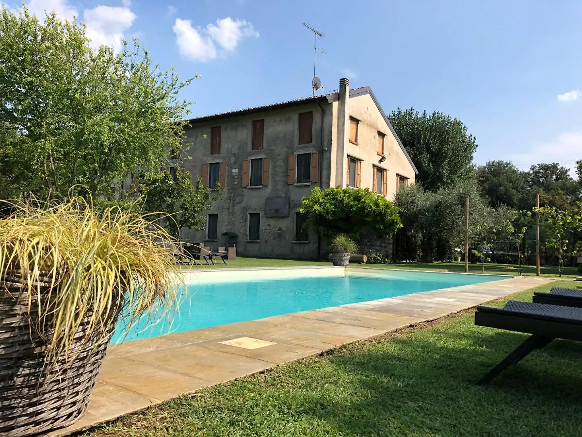 Corte Vallio Bed & Breakfast Desenzano del Garda 0*,